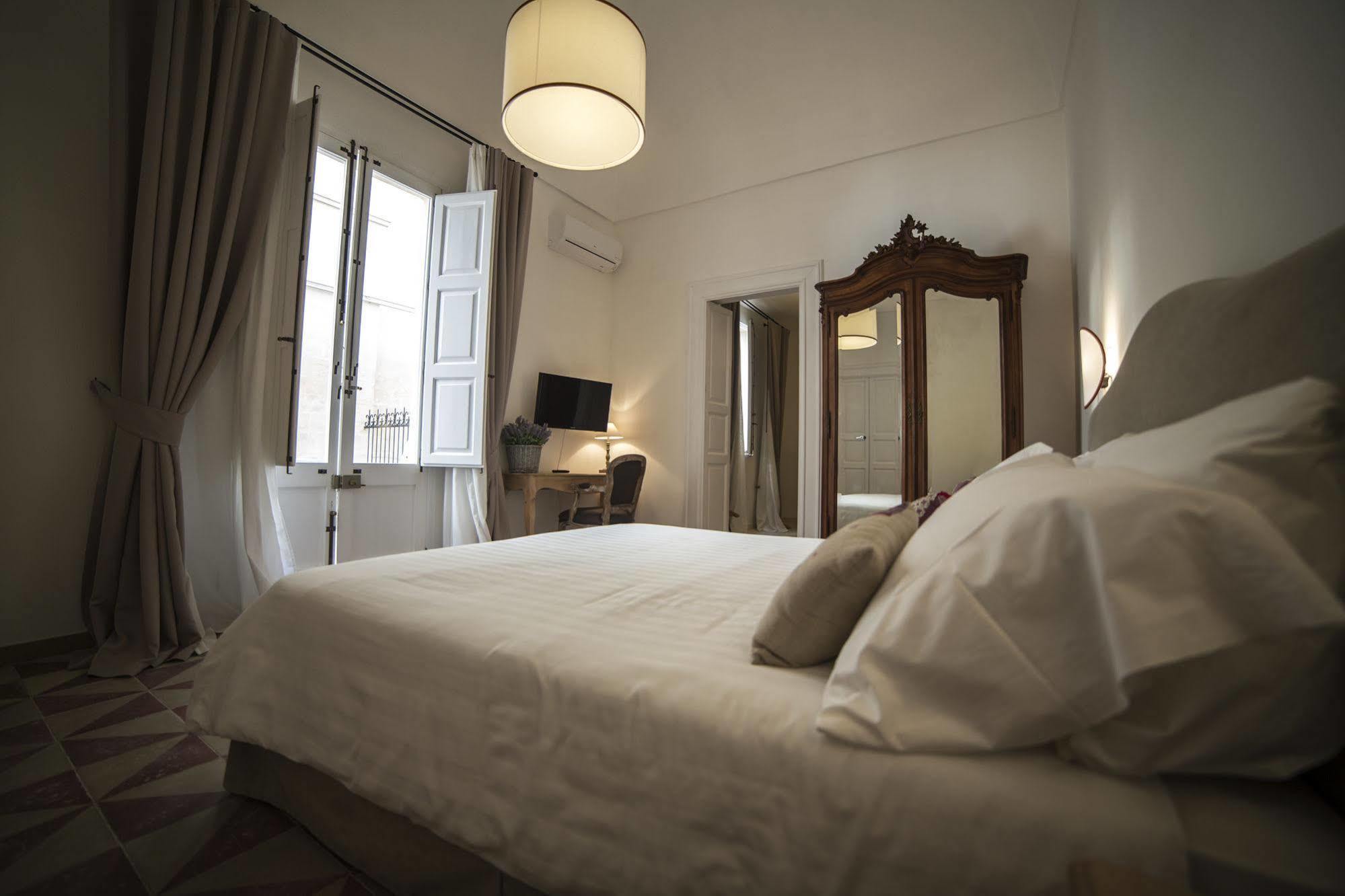 Santa Marta Suites & Apartments Lecce Exterior photo